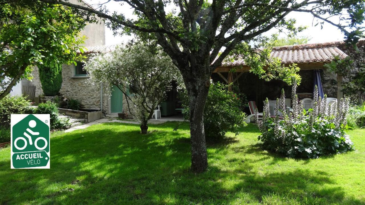 Bed and Breakfast Logis des Douves à Tiffauges Extérieur photo